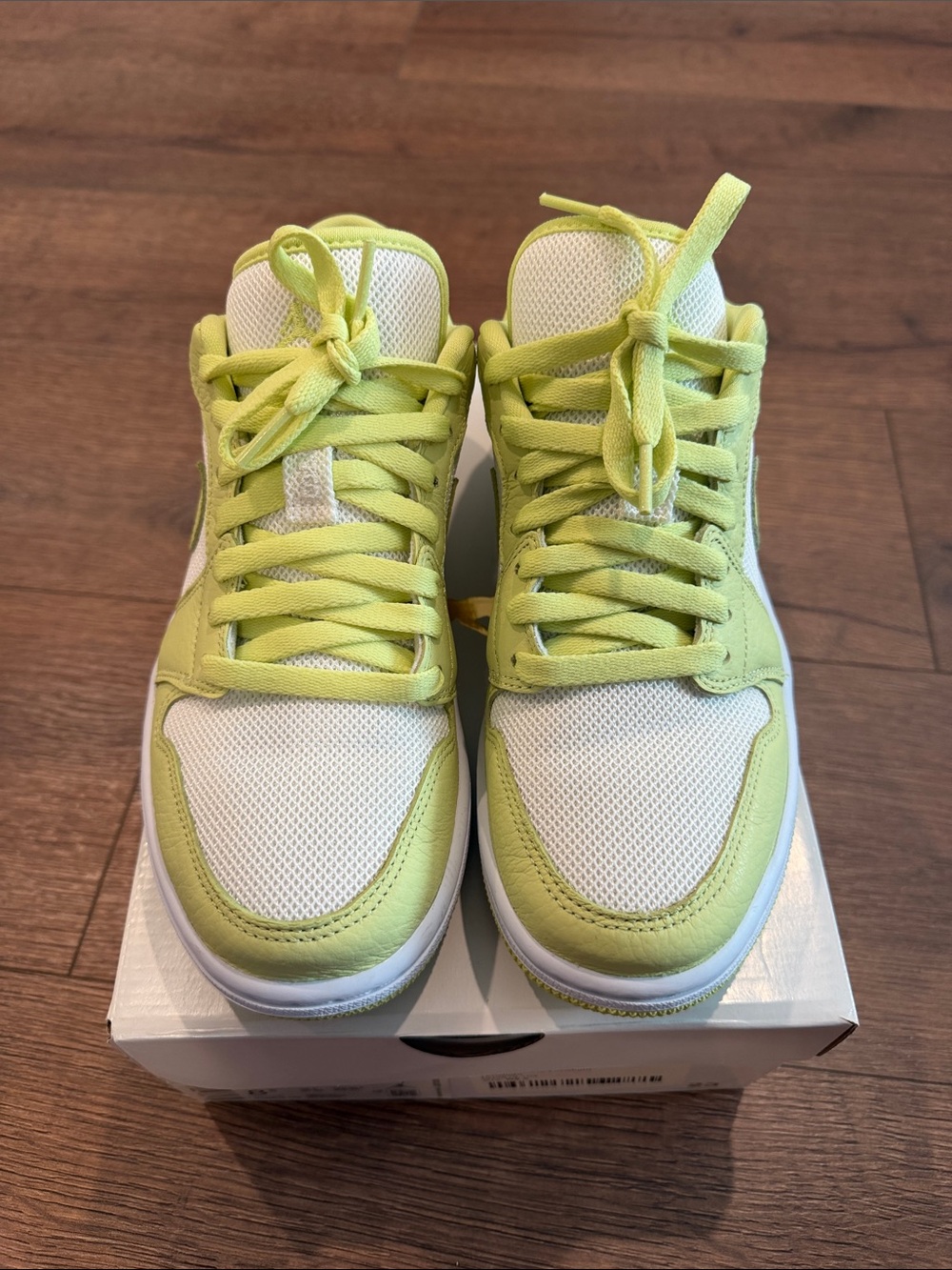 Jordan Dunk Lows- Limelight-excellent condition!